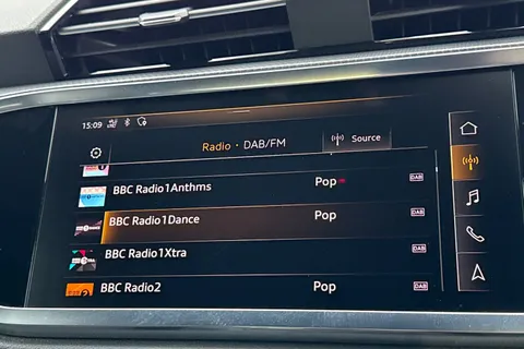 DS70CAV Audi Q3 1.5 TFSI CoD 35 S line S Tronic Euro 6 (s/s) 5dr Thumbnail #30