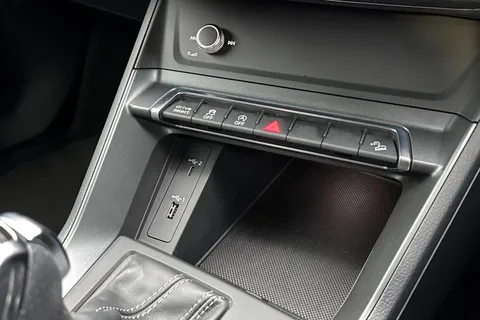 DS70CAV Audi Q3 1.5 TFSI CoD 35 S line S Tronic Euro 6 (s/s) 5dr Thumbnail #38