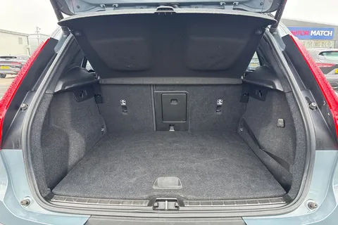 V800SER Volvo Xc40 2.0 B4 MHEV R-Design Pro Auto Euro 6 (s/s) 5dr Thumbnail #7