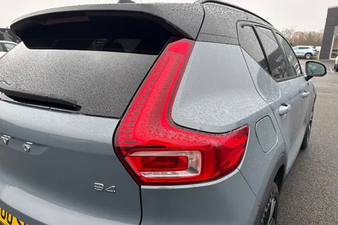 V800SER Volvo Xc40 2.0 B4 MHEV R-Design Pro Auto Euro 6 (s/s) 5dr Thumbnail #8