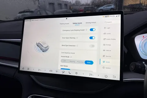 LD25TNN BYD Seal U 1.5 DM-i 18.3kWh Design CVT Auto AWD Euro 6 (s/s) 5dr Thumbnail #57