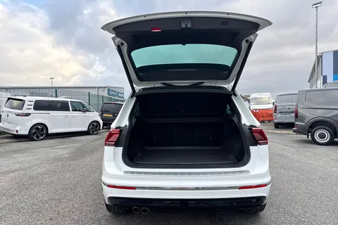 SW20OGH Volkswagen Tiguan 2.0 TDi 190 4Motion R-Line Tech 5dr DSG Thumbnail #8