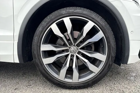 SW20OGH Volkswagen Tiguan 2.0 TDi 190 4Motion R-Line Tech 5dr DSG Thumbnail #11