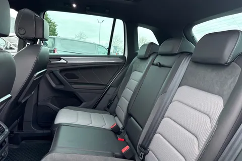 SW20OGH Volkswagen Tiguan 2.0 TDi 190 4Motion R-Line Tech 5dr DSG Thumbnail #20