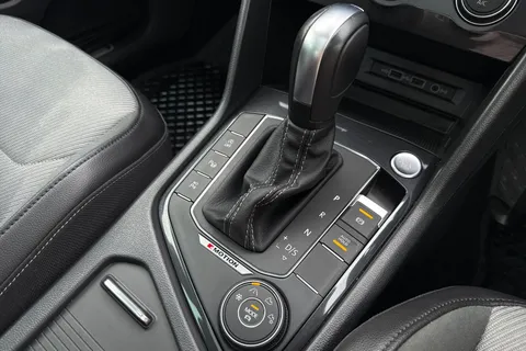 SW20OGH Volkswagen Tiguan 2.0 TDi 190 4Motion R-Line Tech 5dr DSG Thumbnail #24