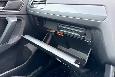 SW20OGH Volkswagen Tiguan 2.0 TDi 190 4Motion R-Line Tech 5dr DSG Thumbnail #39