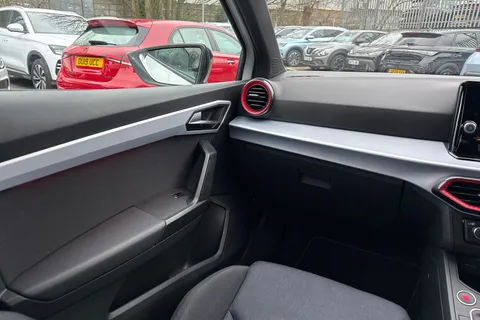 PJ72UEH SEAT Ibiza 1.0 TSI FR Edition Euro 6 (s/s) 5dr Thumbnail #16