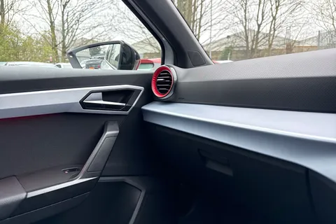 PJ72UEH SEAT Ibiza 1.0 TSI FR Edition Euro 6 (s/s) 5dr Thumbnail #37