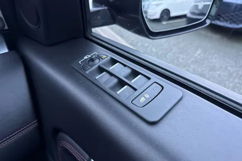 KF69LDE Land Rover Discovery Sport 2.0 D240 MHEV R-Dynamic HSE Auto 4WD Euro 6 (s/s) 5dr Thumbnail #19