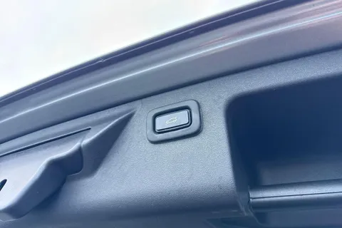 KF69LDE Land Rover Discovery Sport 2.0 D240 MHEV R-Dynamic HSE Auto 4WD Euro 6 (s/s) 5dr Thumbnail #29