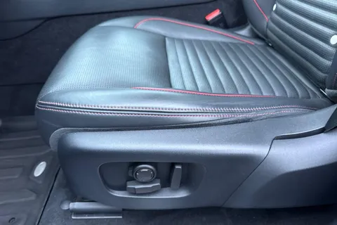 KF69LDE Land Rover Discovery Sport 2.0 D240 MHEV R-Dynamic HSE Auto 4WD Euro 6 (s/s) 5dr Thumbnail #40