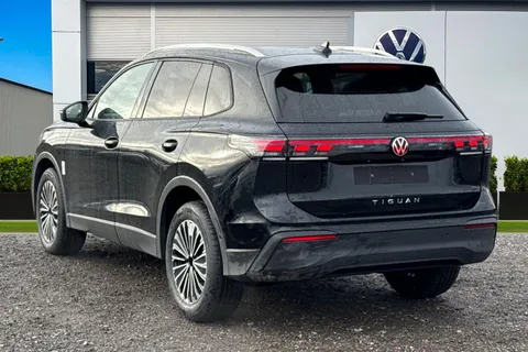  Volkswagen Tiguan 1.5 eTSI MHEV Match DSG Euro 6 (s/s) 5dr Thumbnail #2