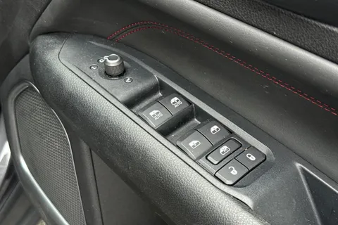 YX72HEJ Jeep Compass 1.3 T4 GSE 4xe PHEV Trailhawk 5dr Auto Thumbnail #21