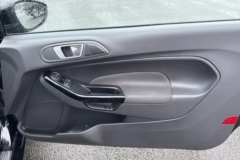 21 of 62 for Ford Fiesta 1.25 Zetec Euro 6 3dr