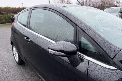 28 of 62 for Ford Fiesta 1.25 Zetec Euro 6 3dr