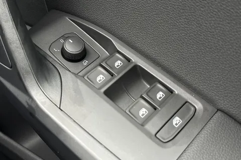 DK25WDO SEAT Ibiza 1.0 TSI XCELLENCE DSG Euro 6 (s/s) 5dr Thumbnail #32