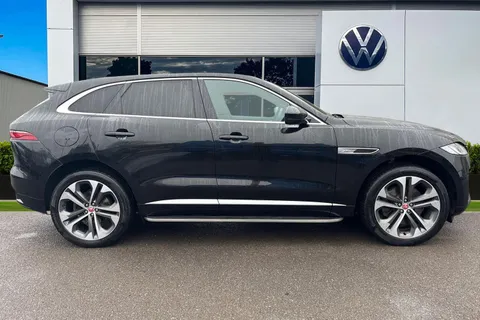 DK22WRD Jaguar F-Pace 2.0 P400e 17.1kWh R-Dynamic SE Auto AWD Euro 6 (s/s) 5dr Thumbnail #3
