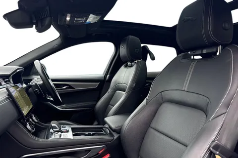 DK22WRD Jaguar F-Pace 2.0 P400e 17.1kWh R-Dynamic SE Auto AWD Euro 6 (s/s) 5dr Thumbnail #11