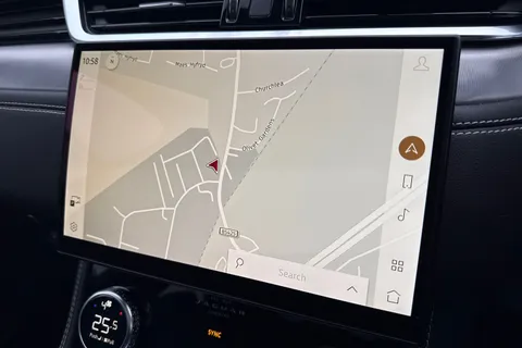 DK22WRD Jaguar F-Pace 2.0 P400e 17.1kWh R-Dynamic SE Auto AWD Euro 6 (s/s) 5dr Thumbnail #12