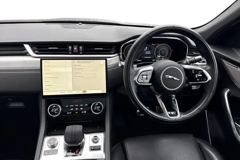 DK22WRD Jaguar F-Pace 2.0 P400e 17.1kWh R-Dynamic SE Auto AWD Euro 6 (s/s) 5dr Thumbnail #13