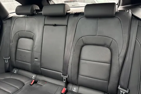 DK22WRD Jaguar F-Pace 2.0 P400e 17.1kWh R-Dynamic SE Auto AWD Euro 6 (s/s) 5dr Thumbnail #14