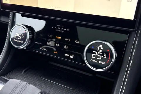 DK22WRD Jaguar F-Pace 2.0 P400e 17.1kWh R-Dynamic SE Auto AWD Euro 6 (s/s) 5dr Thumbnail #19