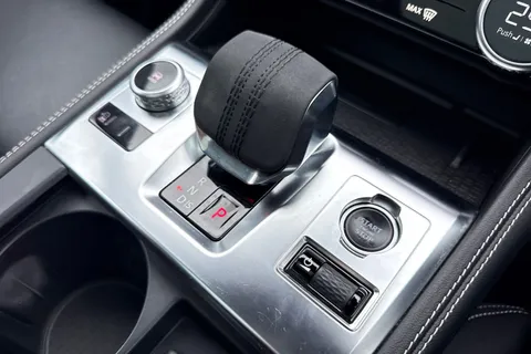 DK22WRD Jaguar F-Pace 2.0 P400e 17.1kWh R-Dynamic SE Auto AWD Euro 6 (s/s) 5dr Thumbnail #20