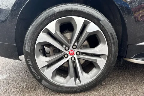 DK22WRD Jaguar F-Pace 2.0 P400e 17.1kWh R-Dynamic SE Auto AWD Euro 6 (s/s) 5dr Thumbnail #24