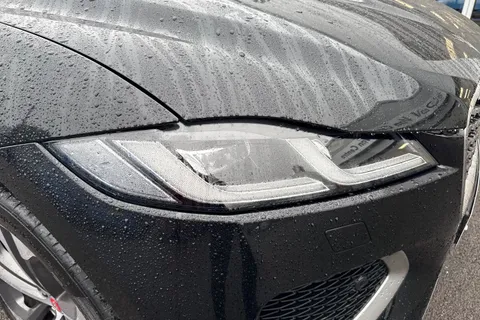 DK22WRD Jaguar F-Pace 2.0 P400e 17.1kWh R-Dynamic SE Auto AWD Euro 6 (s/s) 5dr Thumbnail #30