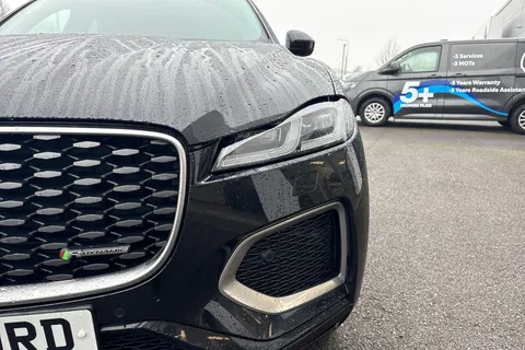 DK22WRD Jaguar F-Pace 2.0 P400e 17.1kWh R-Dynamic SE Auto AWD Euro 6 (s/s) 5dr Thumbnail #31