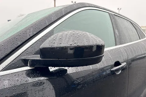 DK22WRD Jaguar F-Pace 2.0 P400e 17.1kWh R-Dynamic SE Auto AWD Euro 6 (s/s) 5dr Thumbnail #32