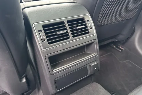 DK22WRD Jaguar F-Pace 2.0 P400e 17.1kWh R-Dynamic SE Auto AWD Euro 6 (s/s) 5dr Thumbnail #36