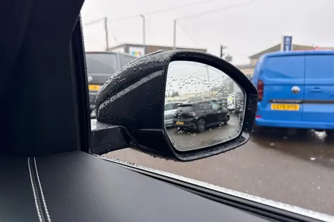 DK22WRD Jaguar F-Pace 2.0 P400e 17.1kWh R-Dynamic SE Auto AWD Euro 6 (s/s) 5dr Thumbnail #40