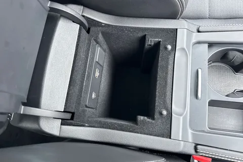 DK22WRD Jaguar F-Pace 2.0 P400e 17.1kWh R-Dynamic SE Auto AWD Euro 6 (s/s) 5dr Thumbnail #43