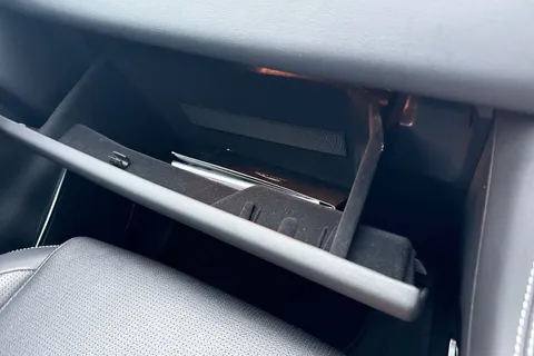 DK22WRD Jaguar F-Pace 2.0 P400e 17.1kWh R-Dynamic SE Auto AWD Euro 6 (s/s) 5dr Thumbnail #44