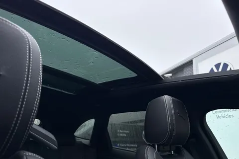 DK22WRD Jaguar F-Pace 2.0 P400e 17.1kWh R-Dynamic SE Auto AWD Euro 6 (s/s) 5dr Thumbnail #45