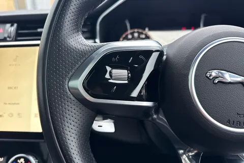 DK22WRD Jaguar F-Pace 2.0 P400e 17.1kWh R-Dynamic SE Auto AWD Euro 6 (s/s) 5dr Thumbnail #47