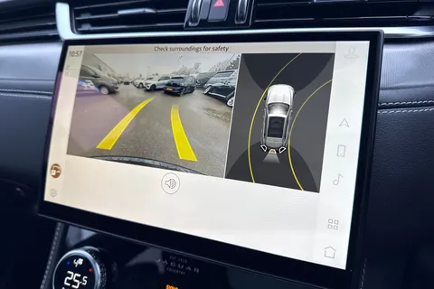 DK22WRD Jaguar F-Pace 2.0 P400e 17.1kWh R-Dynamic SE Auto AWD Euro 6 (s/s) 5dr Thumbnail #49