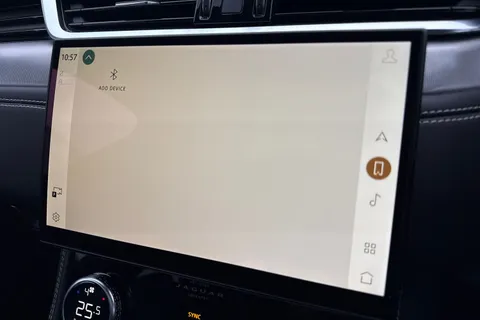 DK22WRD Jaguar F-Pace 2.0 P400e 17.1kWh R-Dynamic SE Auto AWD Euro 6 (s/s) 5dr Thumbnail #52