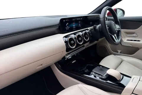 DK22VWY Mercedes-Benz A Class 1.3 A180 Sport Edition (Executive) 7G-DCT Euro 6 (s/s) 4dr Thumbnail #16