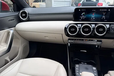 DK22VWY Mercedes-Benz A Class 1.3 A180 Sport Edition (Executive) 7G-DCT Euro 6 (s/s) 4dr Thumbnail #21