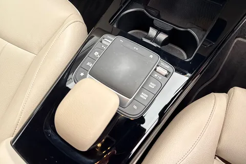 DK22VWY Mercedes-Benz A Class 1.3 A180 Sport Edition (Executive) 7G-DCT Euro 6 (s/s) 4dr Thumbnail #24