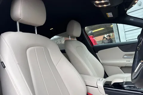 DK22VWY Mercedes-Benz A Class 1.3 A180 Sport Edition (Executive) 7G-DCT Euro 6 (s/s) 4dr Thumbnail #25