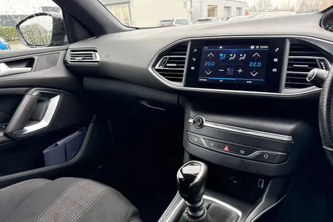 KW69EFA PEUGEOT 308 1.2 PureTech GPF GT Line Euro 6 (s/s) 5dr Thumbnail #45