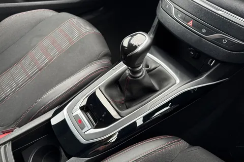 KW69EFA PEUGEOT 308 1.2 PureTech GPF GT Line Euro 6 (s/s) 5dr Thumbnail #58