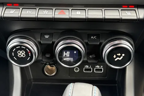 YT74DWN Renault Arkana 1.6 E-TECH esprit Alpine Auto Euro 6 (s/s) 5dr Thumbnail #23