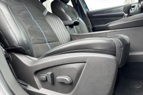 YT74DWN Renault Arkana 1.6 E-TECH esprit Alpine Auto Euro 6 (s/s) 5dr Thumbnail #31