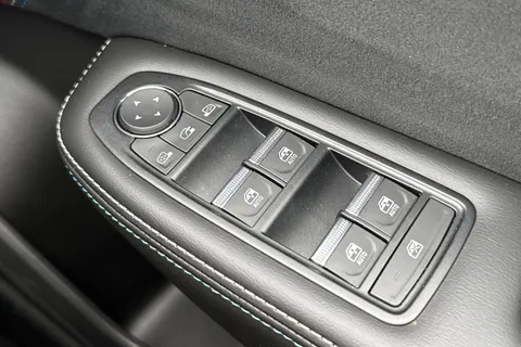 YT74DWN Renault Arkana 1.6 E-TECH esprit Alpine Auto Euro 6 (s/s) 5dr Thumbnail #39