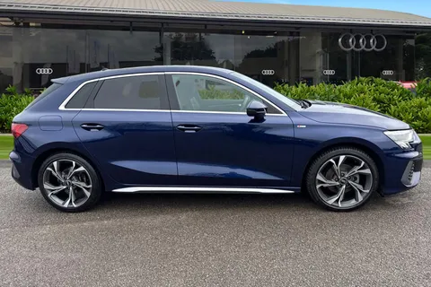 DG72BZL Audi A3 1.5 TFSI 35 S line Sportback Euro 6 (s/s) 5dr Thumbnail #4