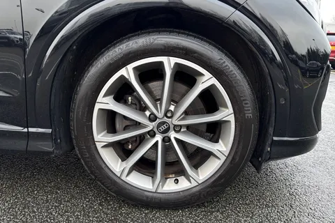 DP72HGD Audi Q4 e-tron Q4  Edition 1 50 e-tron quattro 220,00 kW Thumbnail #10